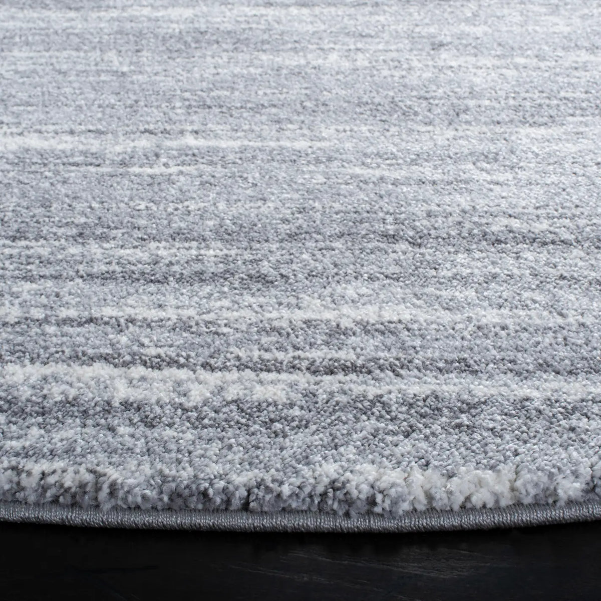 Safavieh Cyrus Shag 6'-7" x 6'-7" Rug in Grey / Ivory