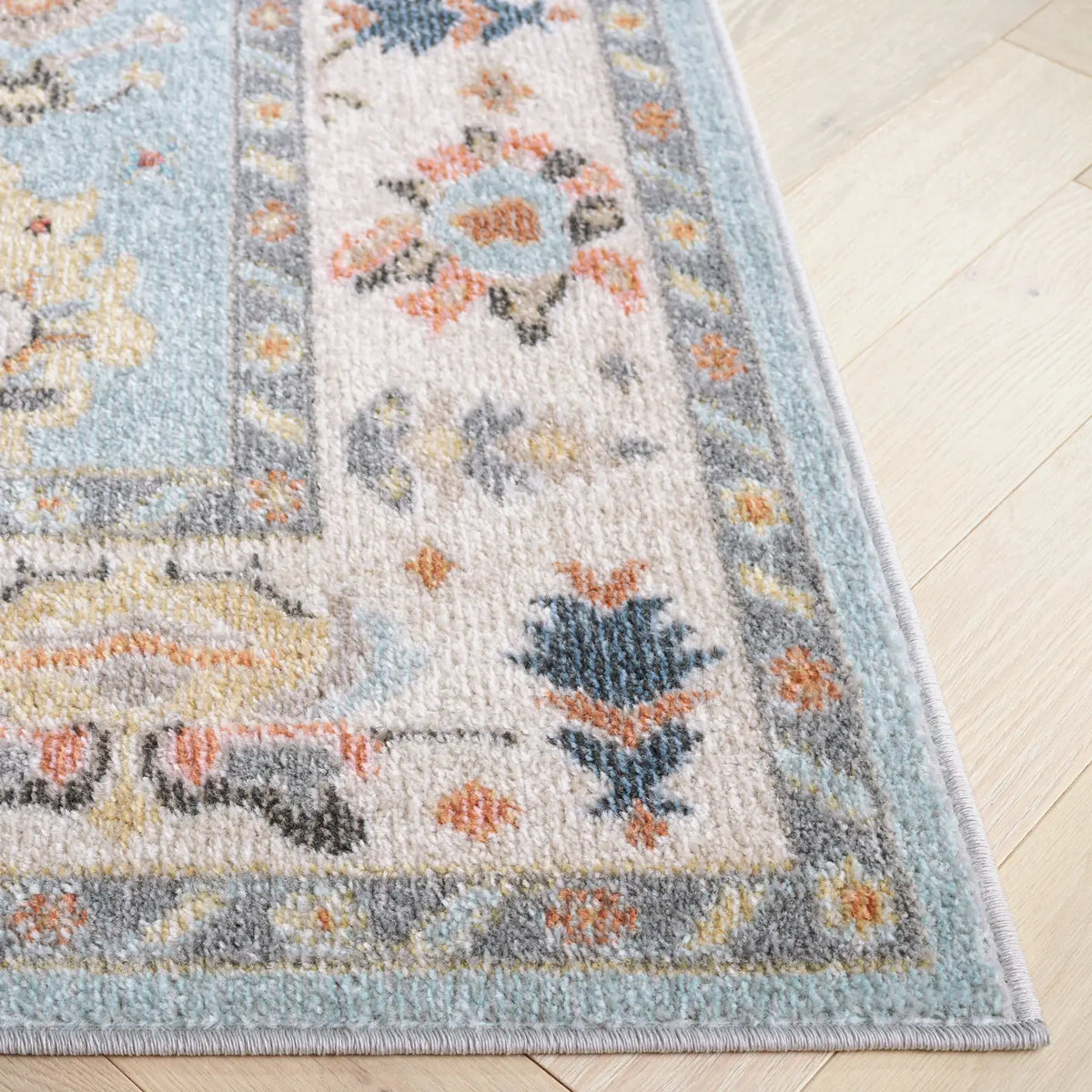 Safavieh Phoenix 500 4'-5" x 6'-5" Rug in Light Blue / Ivory Grey