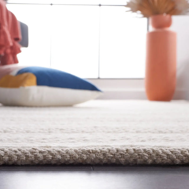 Safavieh Natura 4'-0" x 6'-0" Rug in Ivory