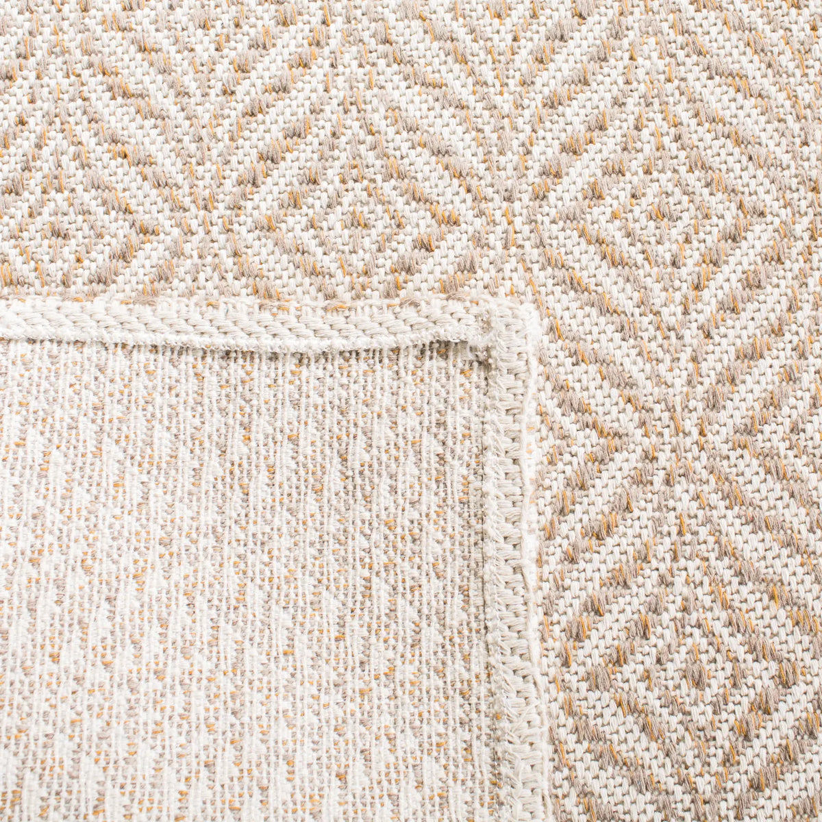 Safavieh Martha Stewart 4'-0" x 6'-0" Rug in Beige / Grey