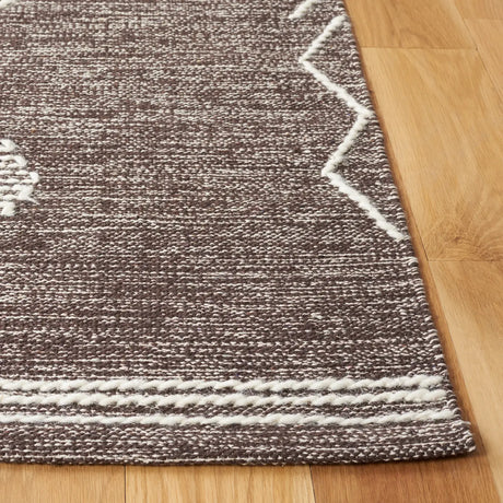 Safavieh Kilim 4'-0" x 6'-0" Rug in Brown / Ivory