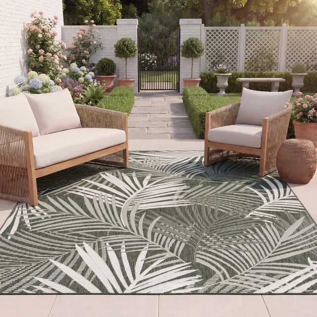 Safavieh Beach House 8'-0" x 10'-0" Rug in Green / Ivory