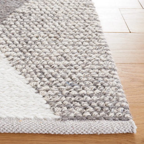 Safavieh Natura 4'-0" x 6'-0" Rug in Ivory / Beige