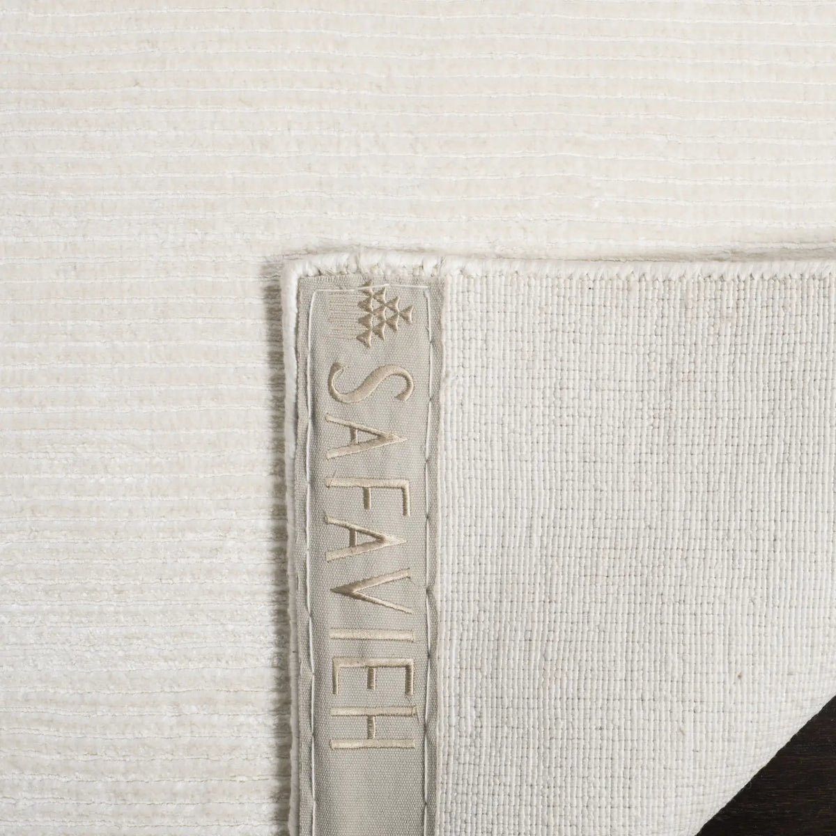 Safavieh Mirage 4'-0" x 6'-0" Rug in White