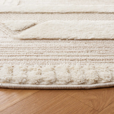 Safavieh Urban 6'-7" x 6'-7" Rug in Ivory / Beige