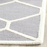 Safavieh Cambridge 4'-0" x 6'-0" Rug in Silver / Ivory