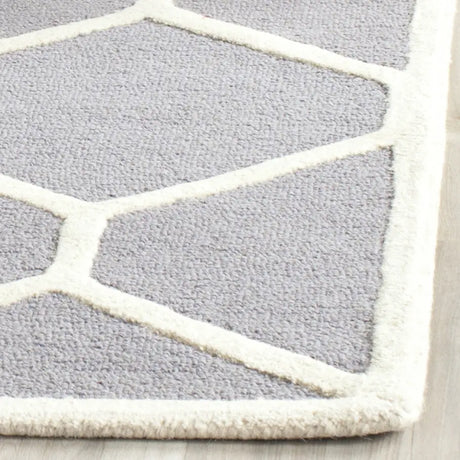 Safavieh Cambridge 4'-0" x 6'-0" Rug in Silver / Ivory