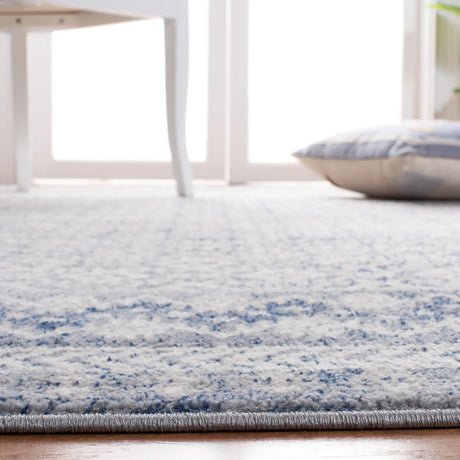 Safavieh Brentwood 4'-0" x 6'-0" Rug in Ivory / Light Grey