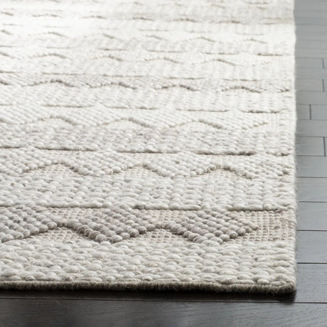 Safavieh Natura 5'-0" x 8'-0" Rug in Beige / Ivory