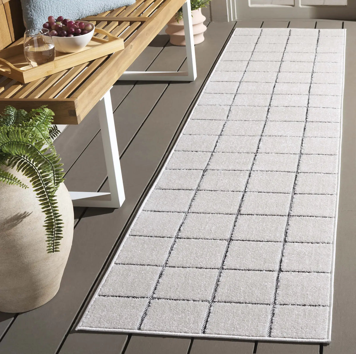 Safavieh Stella 2'-0" x 8'-0" Rug in Ivory / Grey