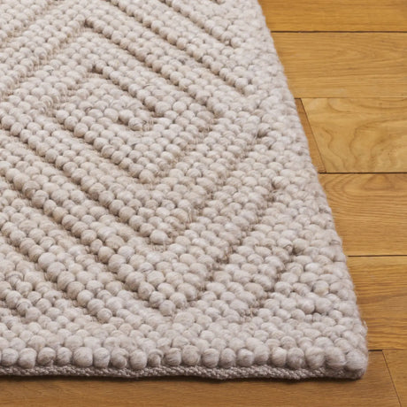 Safavieh Natura 4'-0" x 6'-0" Rug in Beige