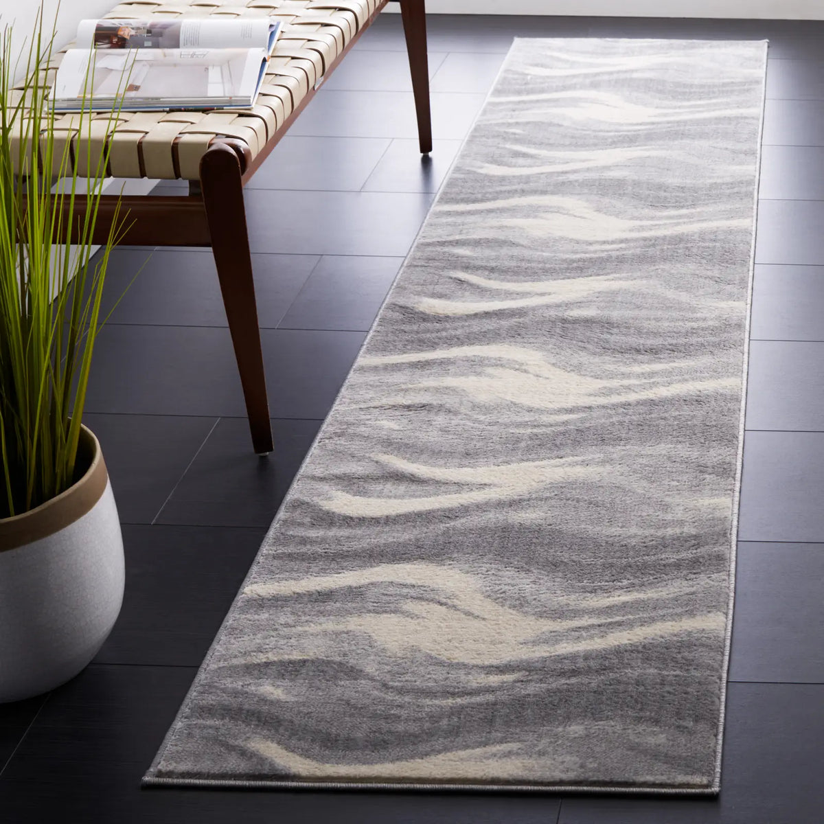 Safavieh Jasper 100 2'-0" x 9'-0" Rug in Grey / Ivory