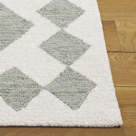 Safavieh Ebony 4'-0" x 6'-0" Rug in Green / Ivory