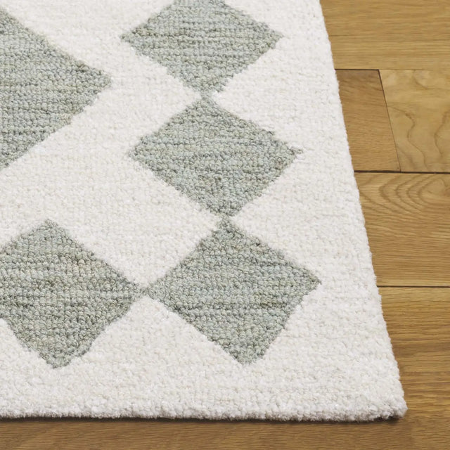 Safavieh Ebony 4'-0" x 6'-0" Rug in Green / Ivory