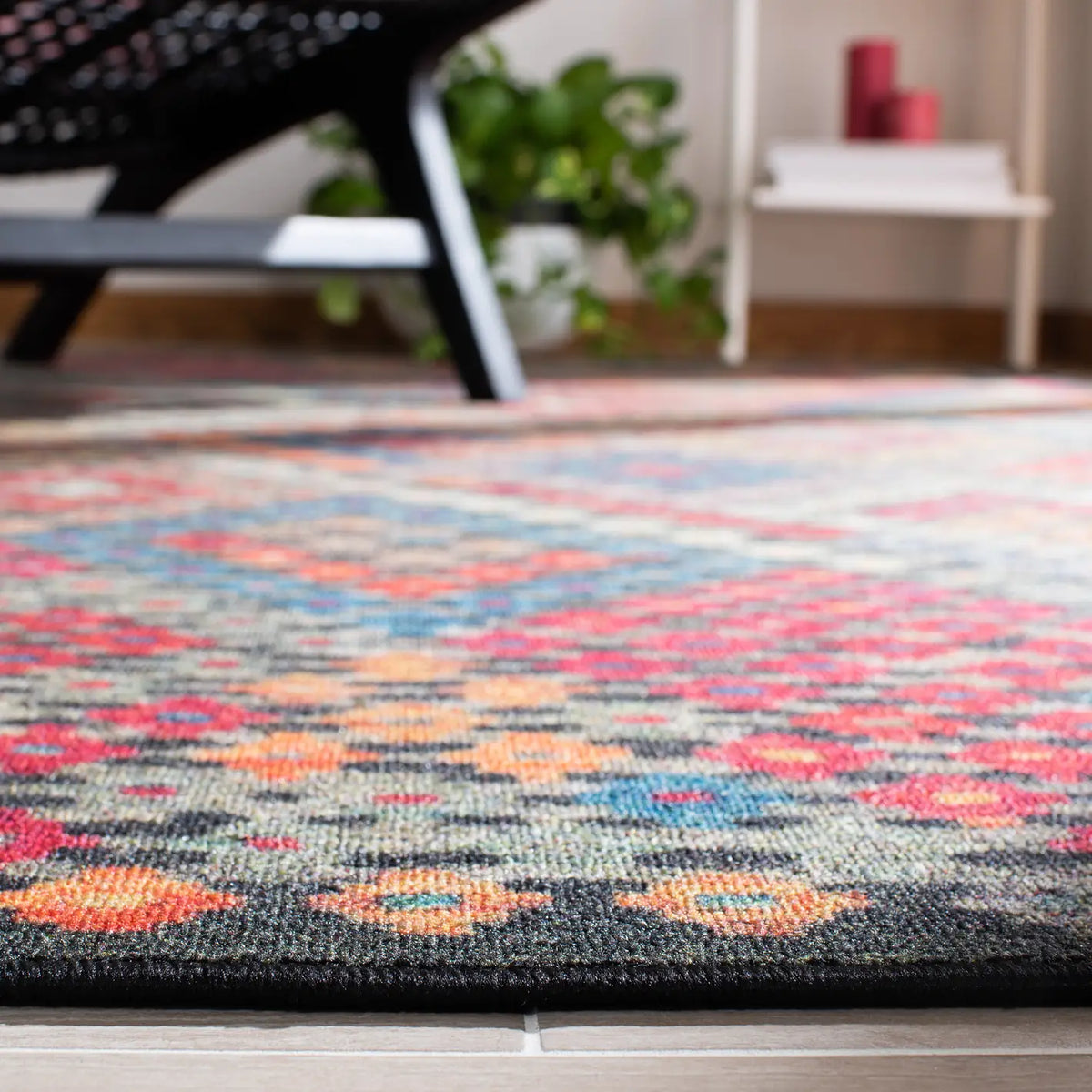 Safavieh Journey 4'-4" x 6'-0" Rug in Charcoal / Red