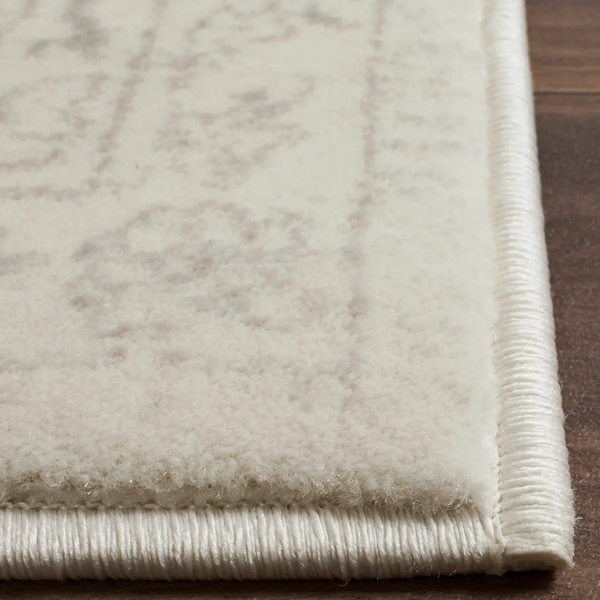 Safavieh Carnegie 6'-7" x 9'-2" Rug in Cream / Light Grey