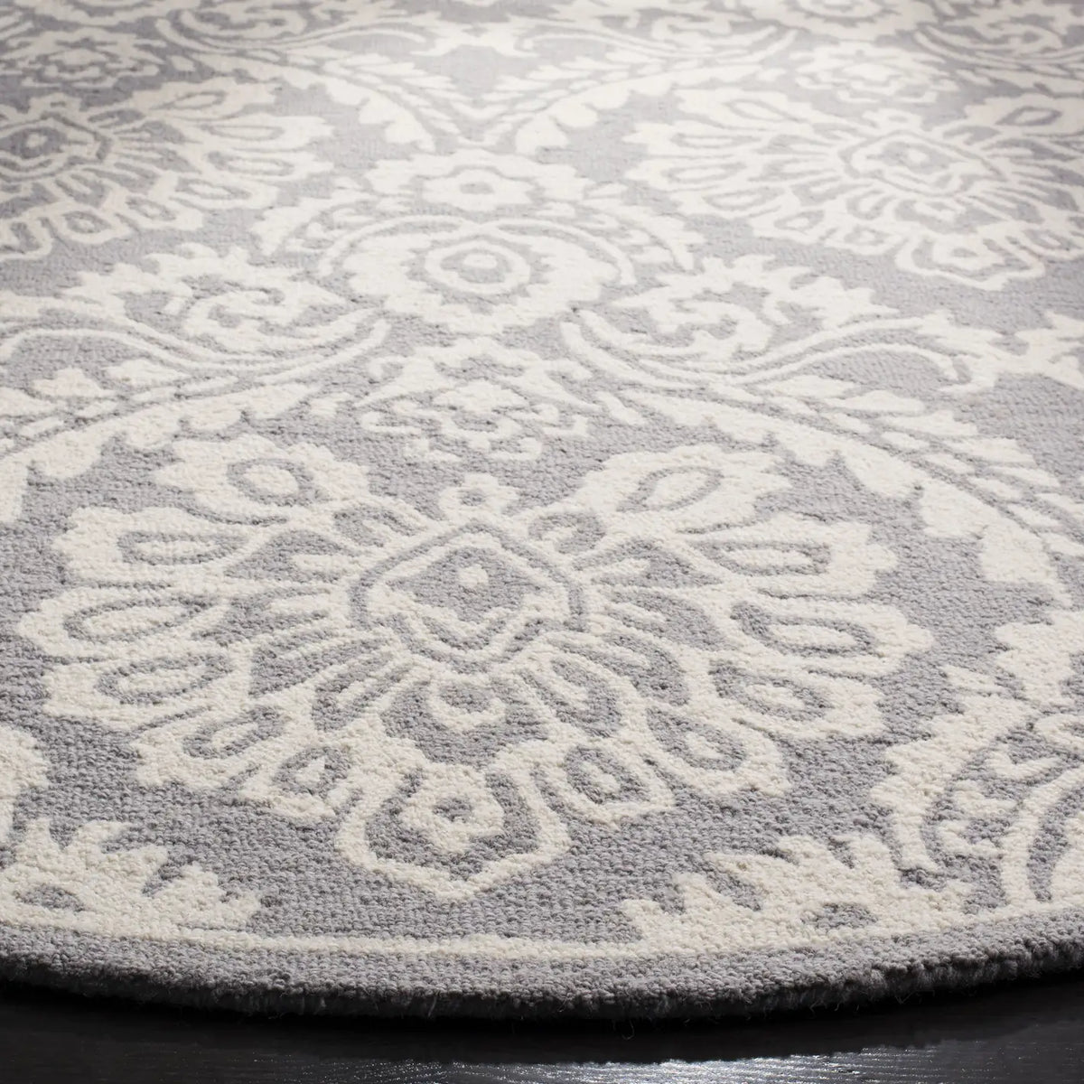 Safavieh Blossom 6'-0" x 6'-0" Rug in Dark Grey / Ivory