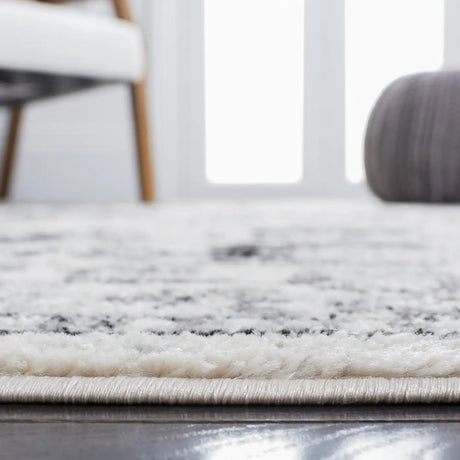 Safavieh Tulum 4'-0" x 6'-0" Rug in Ivory / Black