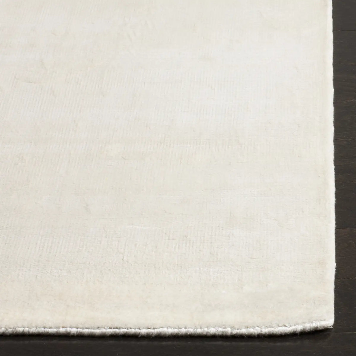 Safavieh Mirage 6'-0" x 9'-0" Rug in White