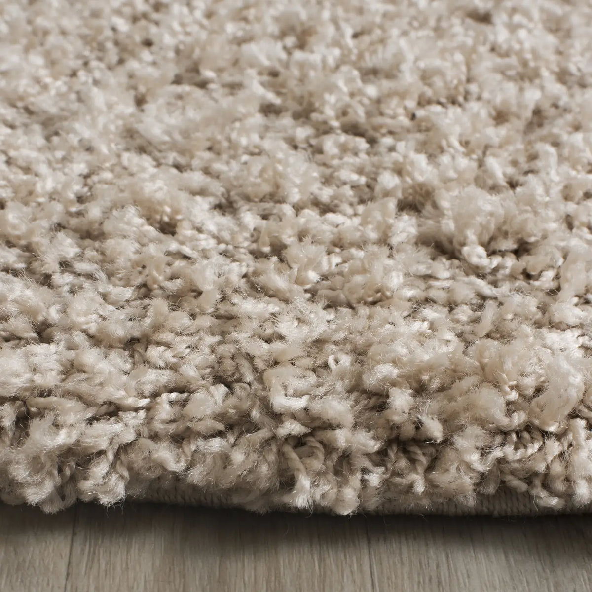 Safavieh Sgl-Laguna Shag 5'-3" x 5'-3" Rug in Sand