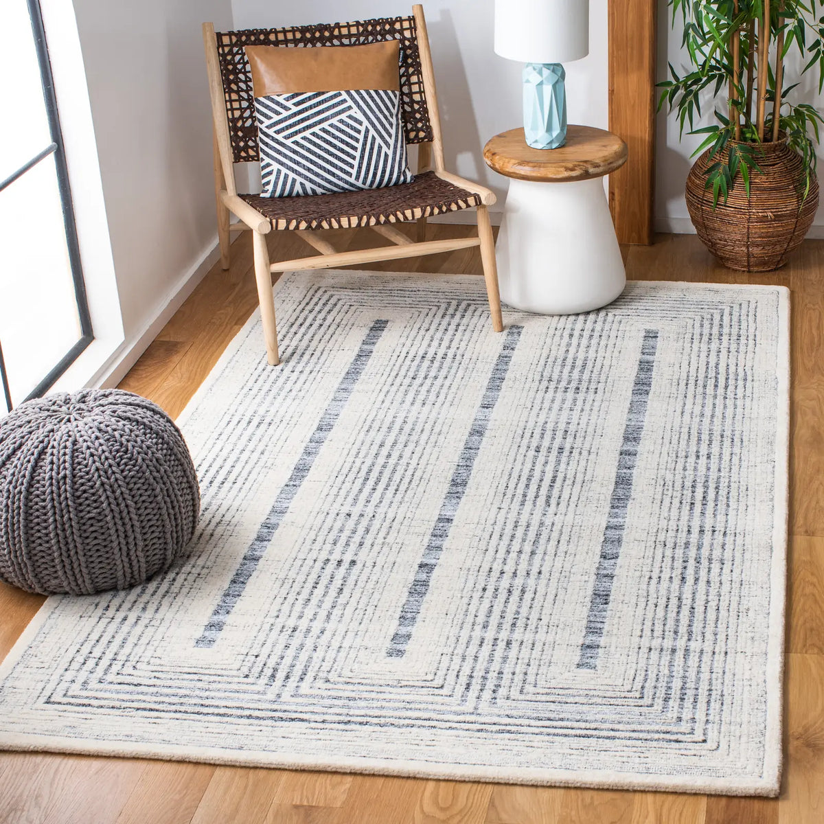 Safavieh Metro 4'-0" x 6'-0" Rug in Dark Grey / Ivory