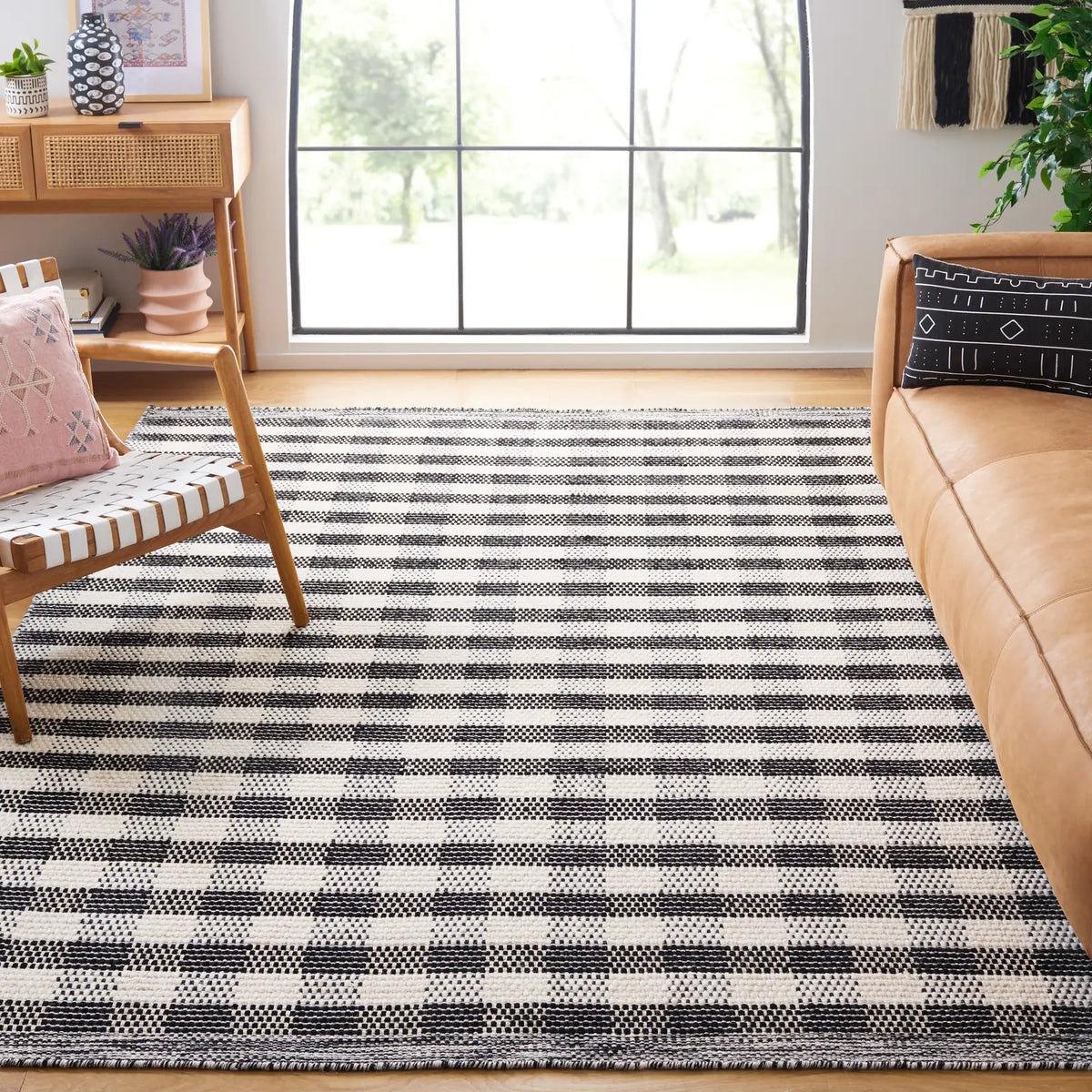 Safavieh Striped Kilim 6'-0" x 9'-0" Rug in Black / Ivory