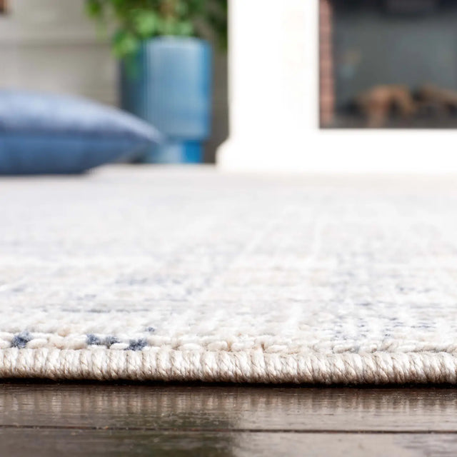Safavieh Hunter 100 4'-0" x 6'-0" Rug in Ivory Grey / Dark Grey / Beige