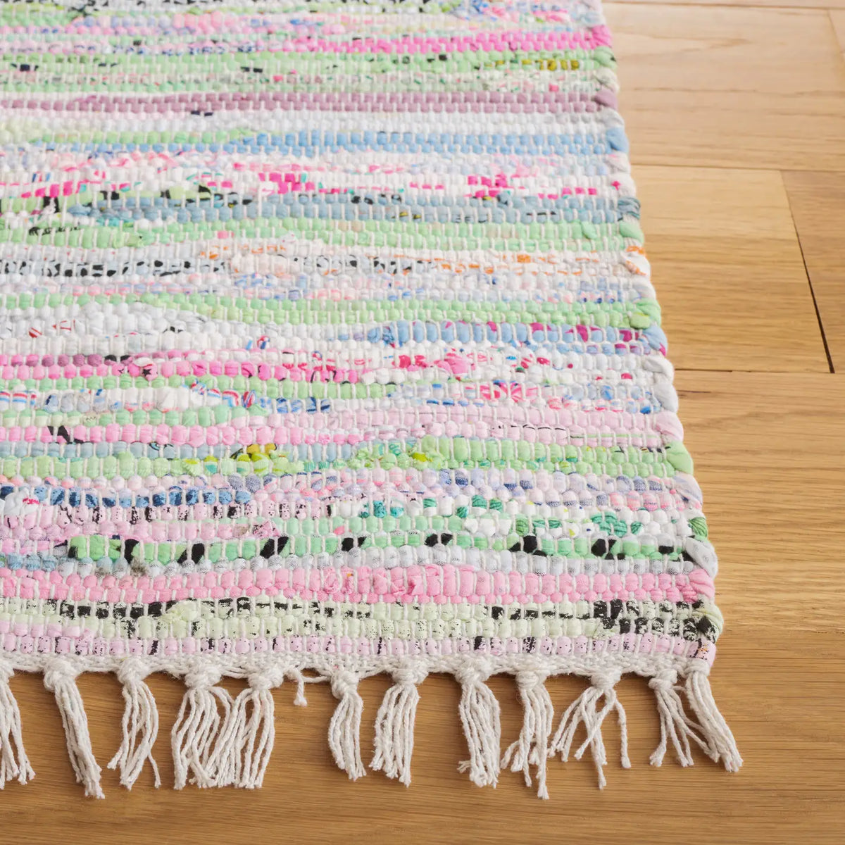 Safavieh Rag Rug 5'-0" x 7'-0" Rug in Light Green / Multi