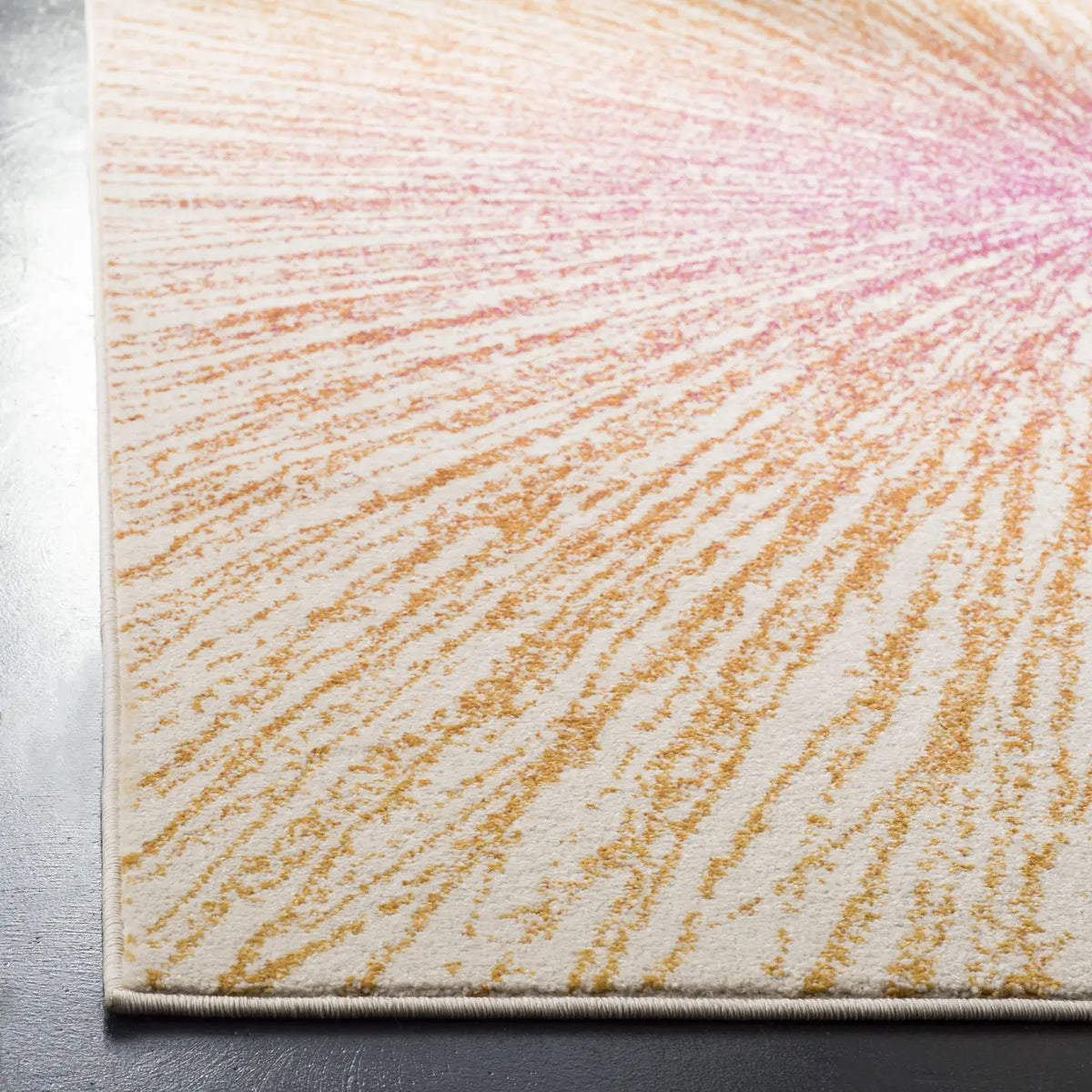 Safavieh Evoke 4'-0" x 6'-0" Rug in Fuchsia / Cream