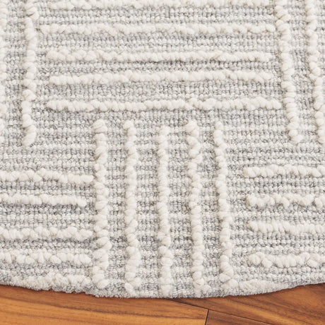 Safavieh Ebony 6'-0" x 6'-0" Rug in Light Grey / Ivory