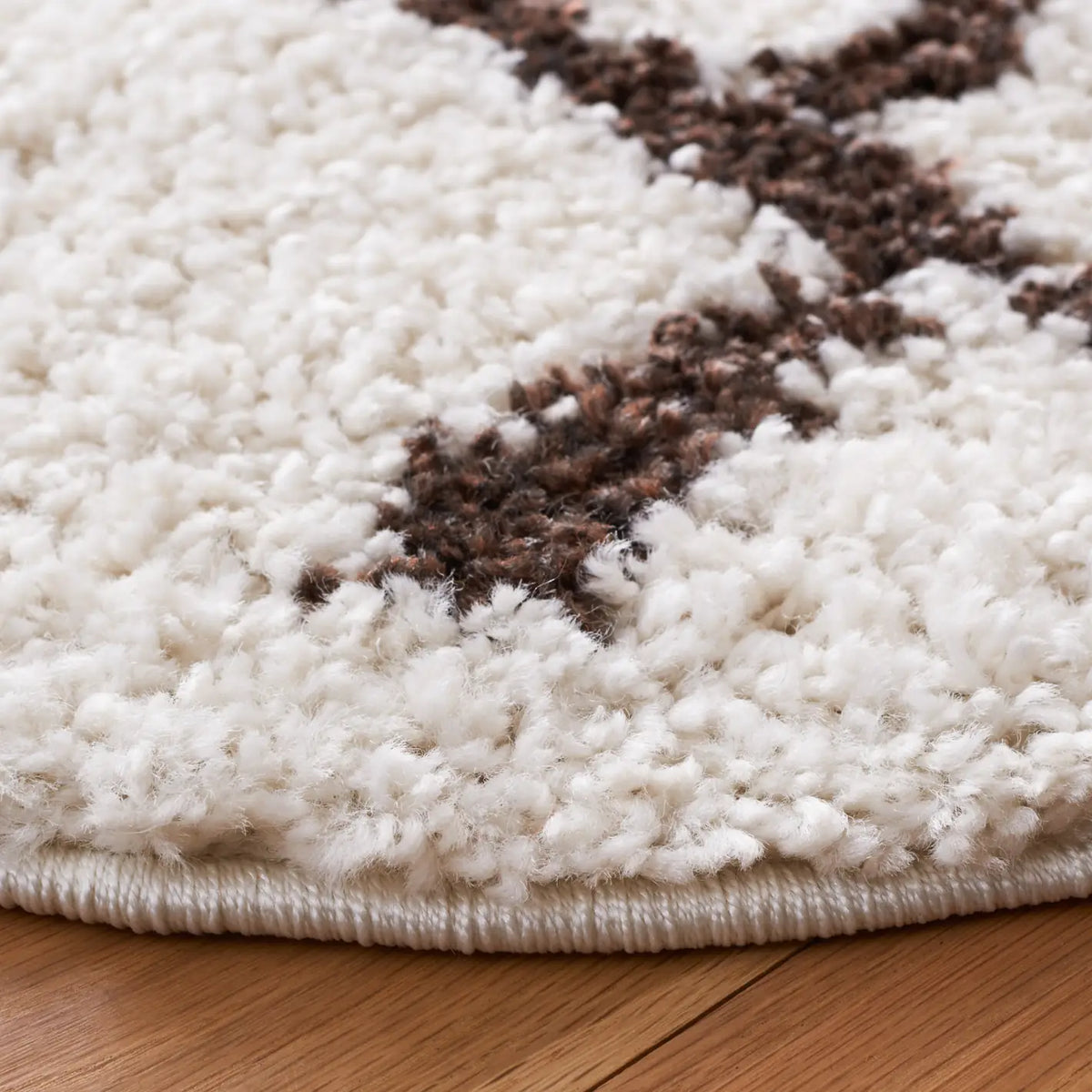 Safavieh Berber Shag 5'-1" x 5'-1" Rug in Creme / Brown