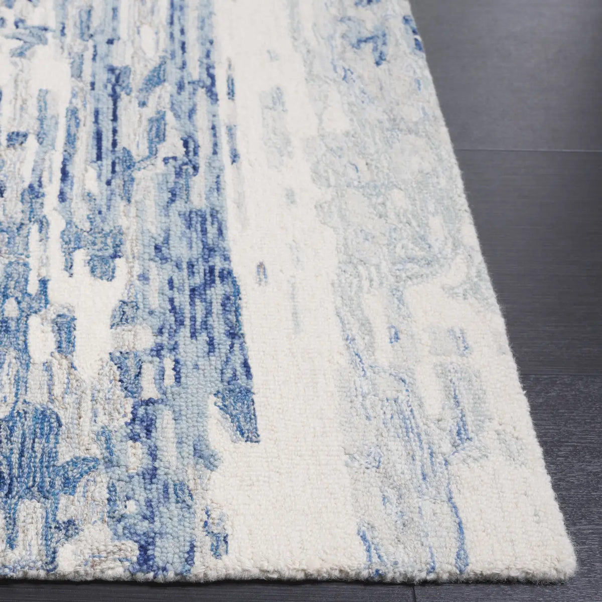 Safavieh Metro 4'-0" x 6'-0" Rug in Ivory / Blue