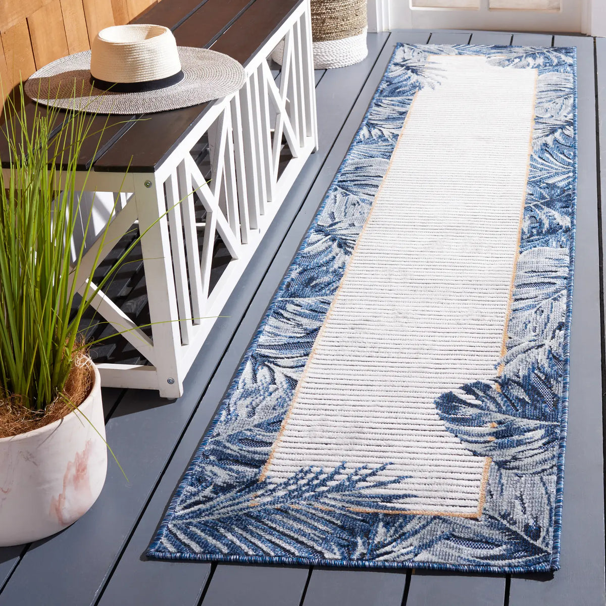 Safavieh Cabana 2'-0" x 10'-0" Rug in Ivory / Navy