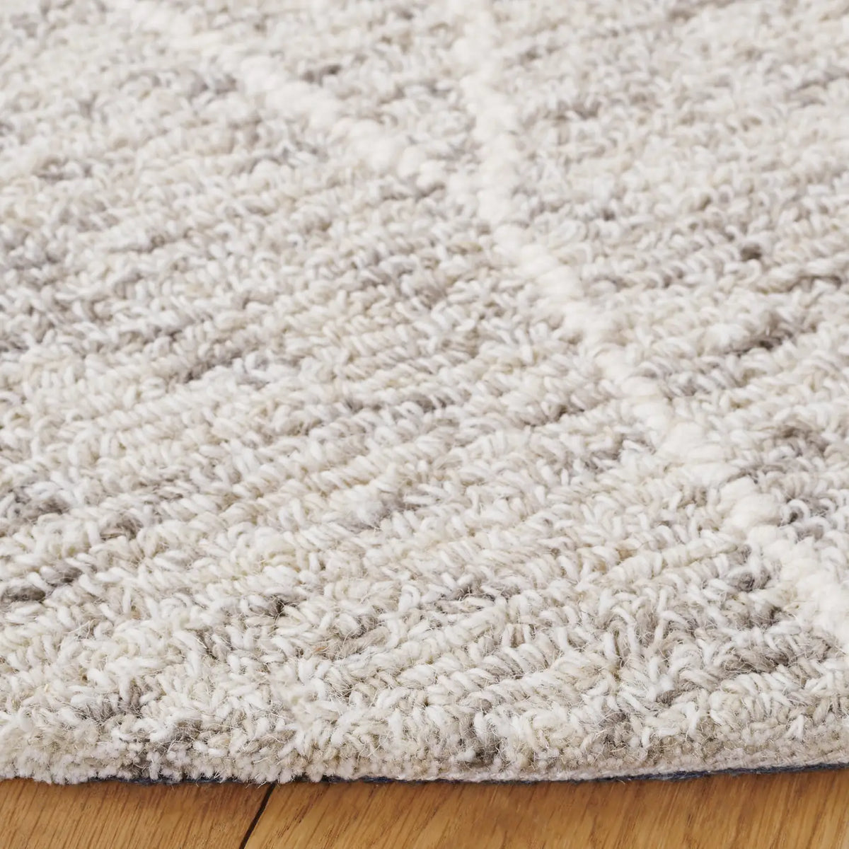 Safavieh Ebony 6'-0" x 6'-0" Rug in Grey / Ivory