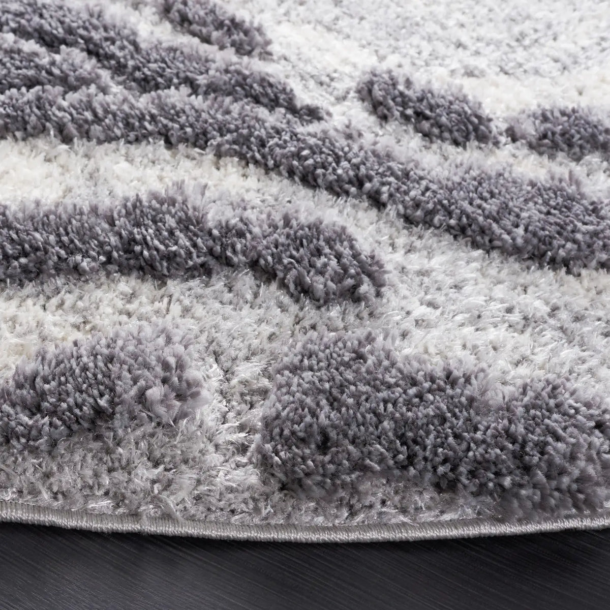 Safavieh Hi-Lo Shag 6'-7" x 6'-7" Rug in Grey / Light Grey