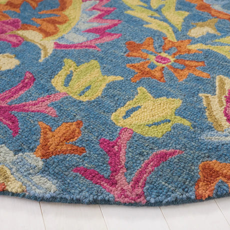 Safavieh Suzani 6'-0" x 6'-0" Rug in Blue / Multi