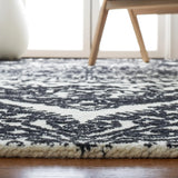 Safavieh Metro 4'-0" x 6'-0" Rug in Ivory / Black