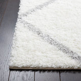 Safavieh Tahoe Shag 4'-0" x 6'-0" Rug in White / Grey