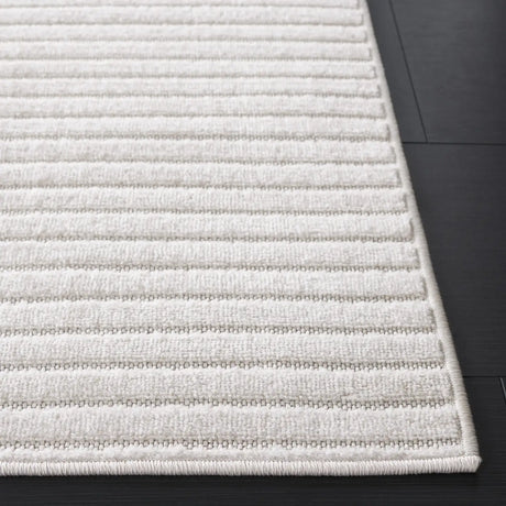 Safavieh Stella 4'-0" x 6'-0" Rug in Ivory