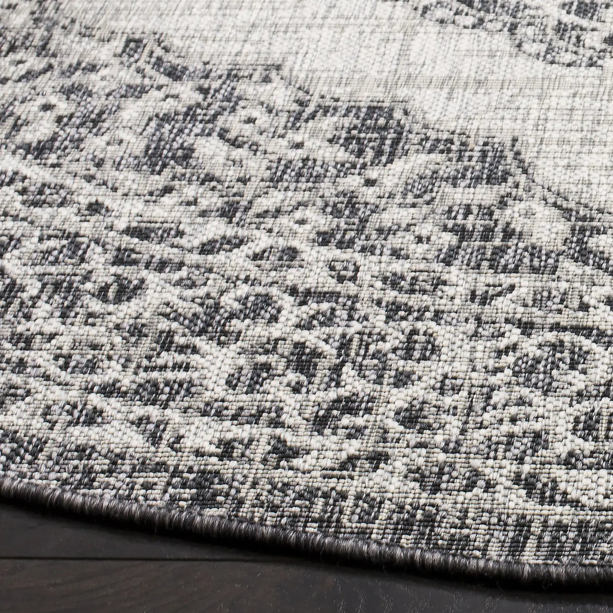 Safavieh Courtyard 6'-7" x 6'-7" Rug in Light Grey / Black
