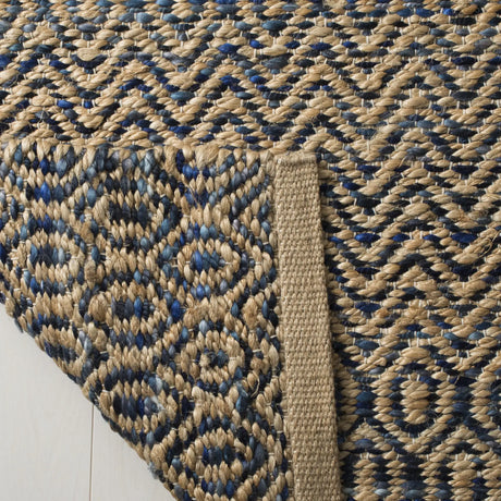 Safavieh Cape Cod 4'-0" x 6'-0" Rug in Navy / Natural