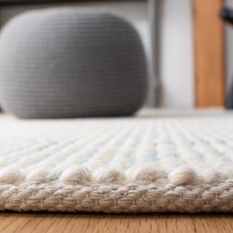 Safavieh Vermont 4'-0" x 6'-0" Rug in Ivory / Blue