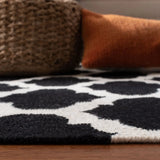 Safavieh Dhurries 4'-0" x 6'-0" Rug in Black / Ivory