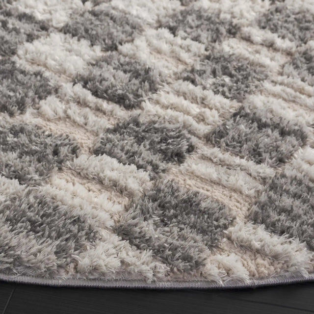 Safavieh Seattle Shag 900 6'-7" x 6'-7" Rug in Ivory / Grey