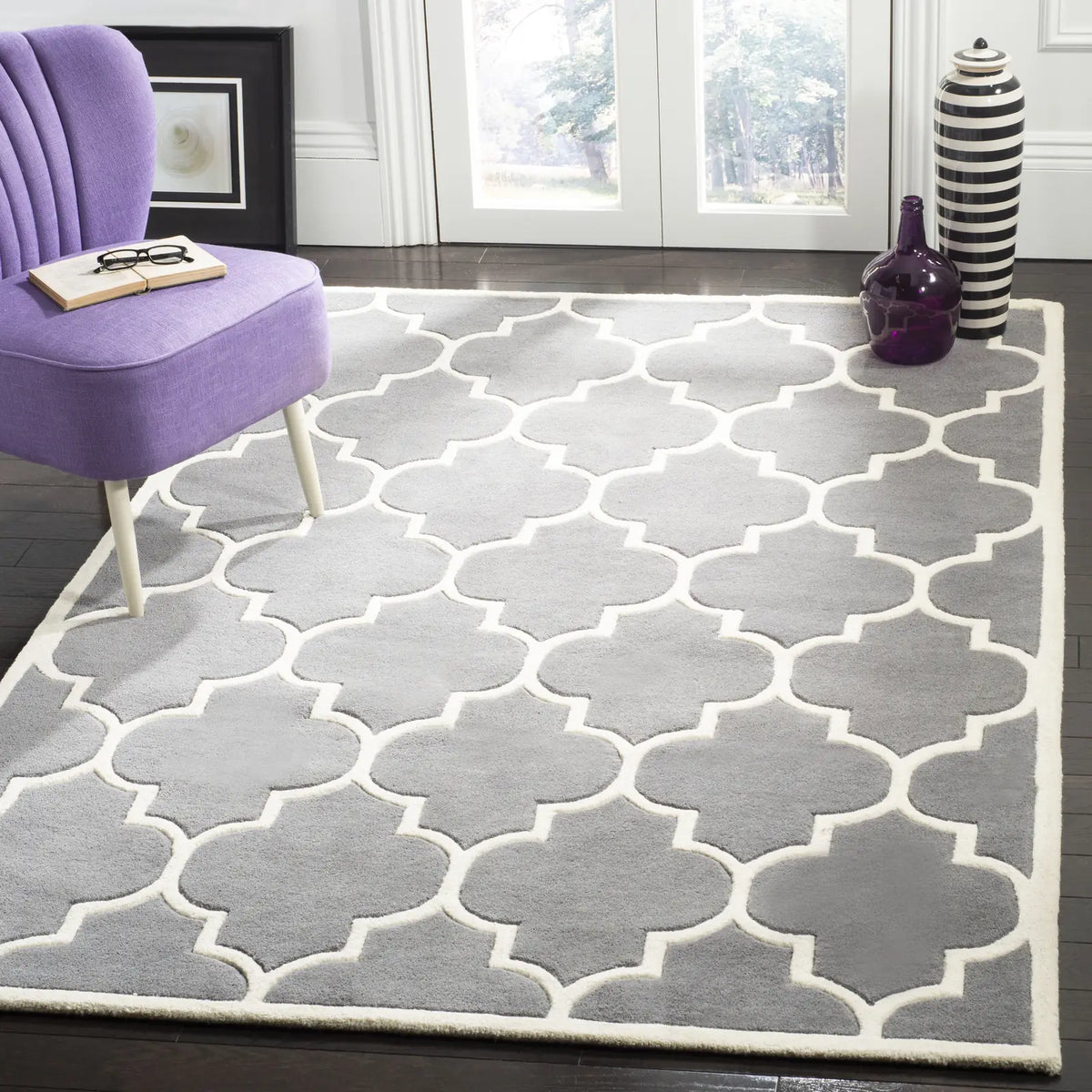 Safavieh Chatham 5'-0" x 8'-0" Rug in Dark Grey / Ivory