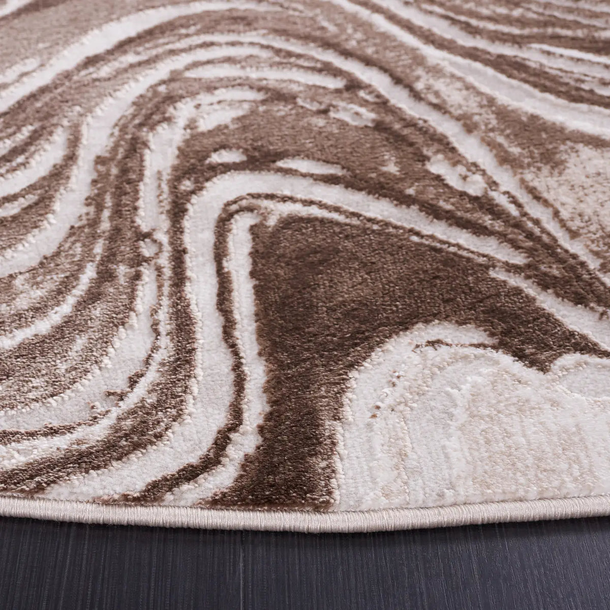 Safavieh Meadow 500 6'-7" x 6'-7" Rug in Brown / Beige