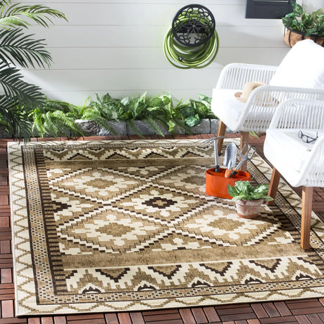 Safavieh Veranda 4'-0" x 5'-7" Rug in Creme / Brown