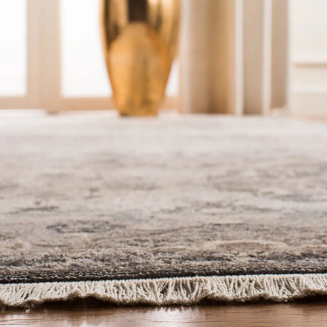 Safavieh Vintage Persian 4'-0" x 6'-0" Rug in Grey