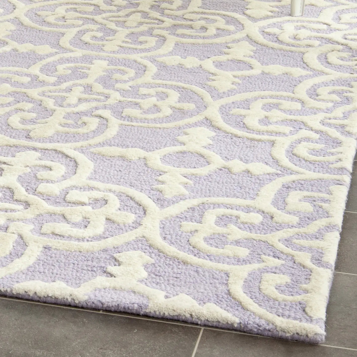 Safavieh Cambridge 4'-0" x 6'-0" Rug in Lavander / Ivory