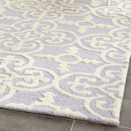 Safavieh Cambridge 4'-0" x 6'-0" Rug in Lavander / Ivory